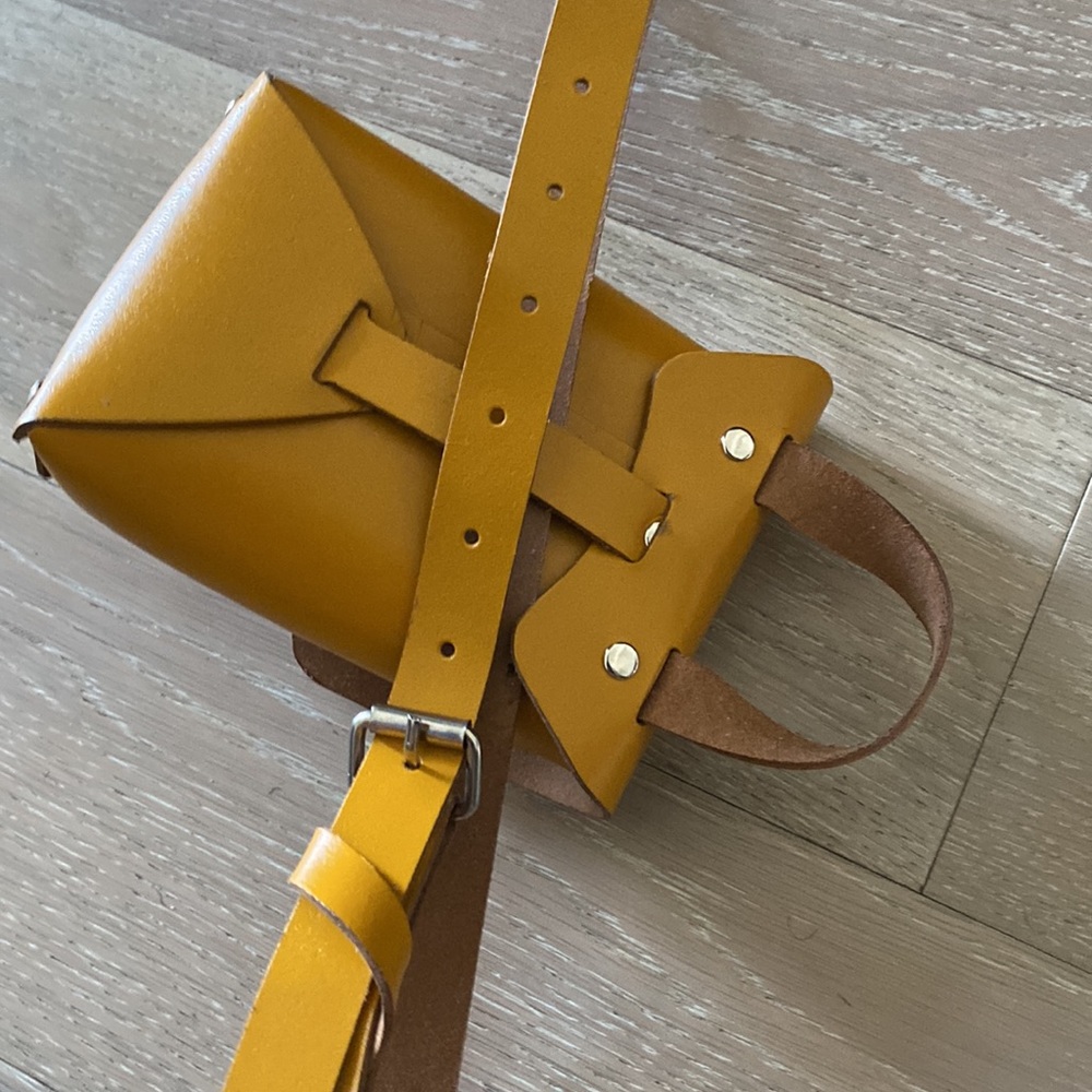 Facha Argentina yellow leather waist Belt Bag - Picture 6 of 8